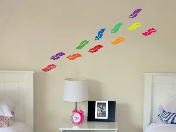 stickere colorate in forma de pene