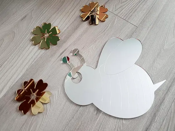 stickere oglinda flori si albina