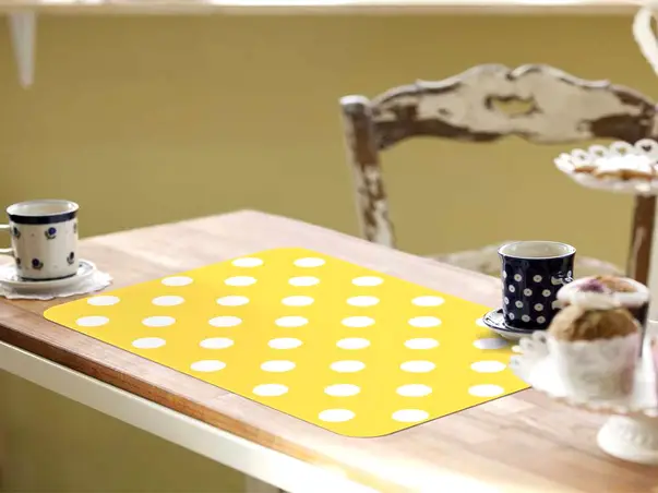 suport farfurie galben cu buline albe