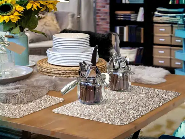 suport farfurie transparent model floral alb