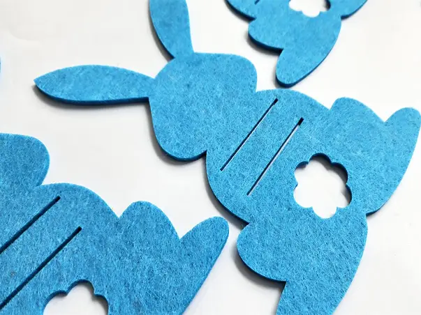 suport tacamuri decor masa de paste iepurasi albastri