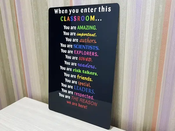 tablou cu mesaj classroom