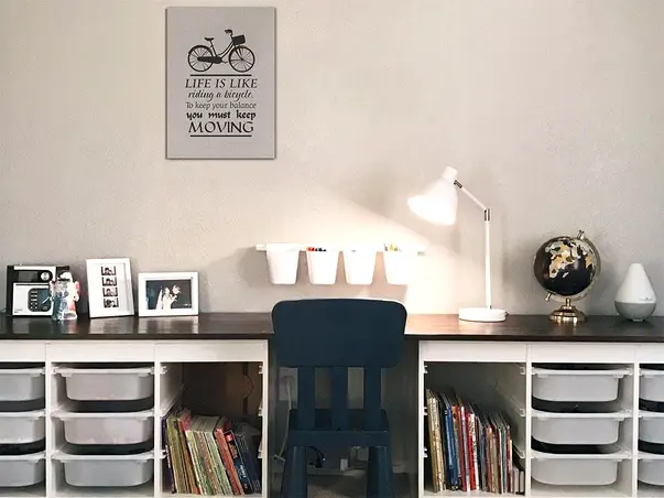 tablou cu mesaj keep moving