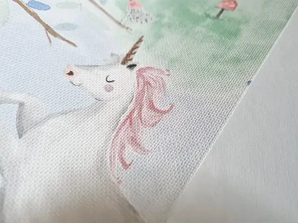 tapet camera fetita cu unicorni