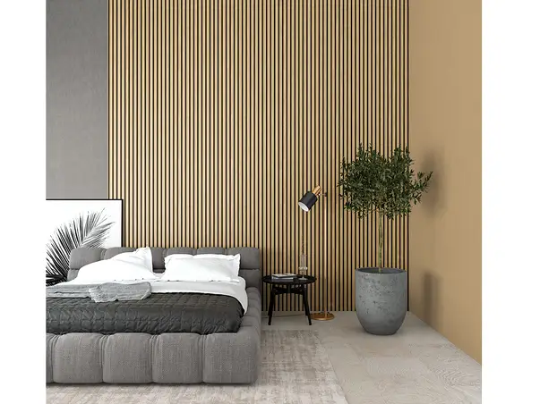 tapet cu dungi ce imita riflajele din lemn