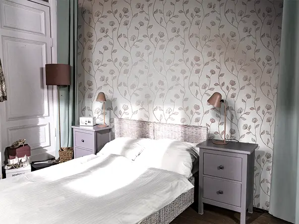 tapet dormitor cu model floral