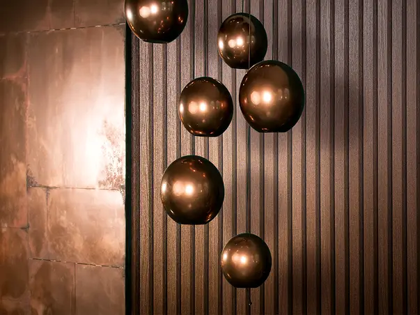 tapet imitatie riflaje maro sidefat