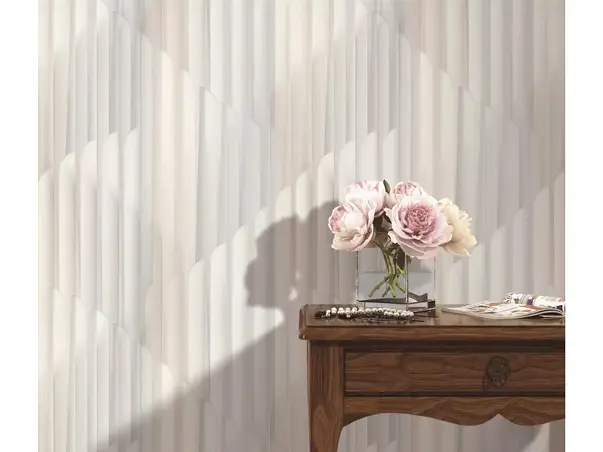 tapet living cu dungi gri elegante