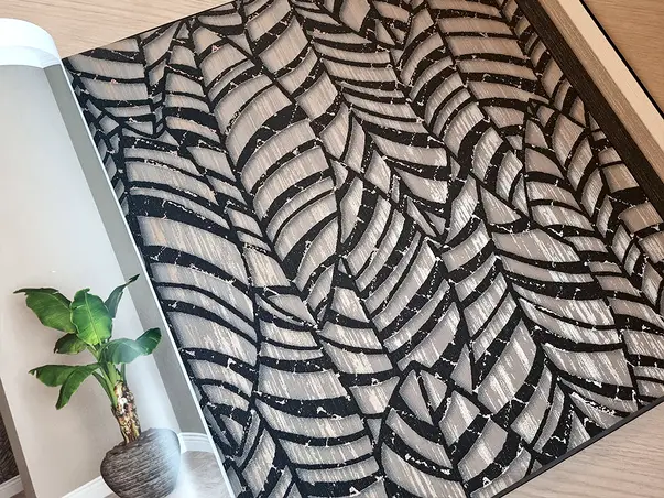 tapet living negru auriu