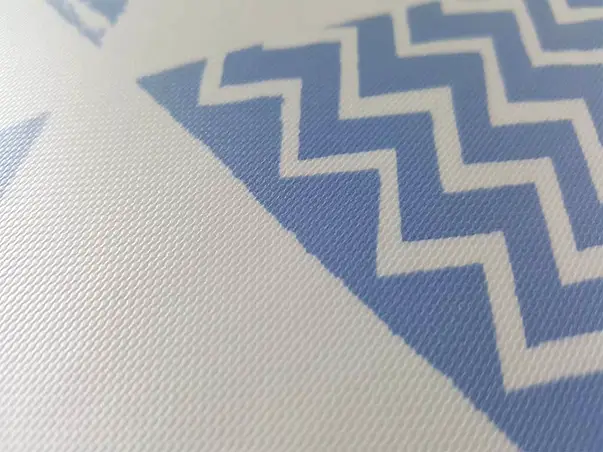 tapet pvc autoadeziv imprimeu triunghiuri colorate