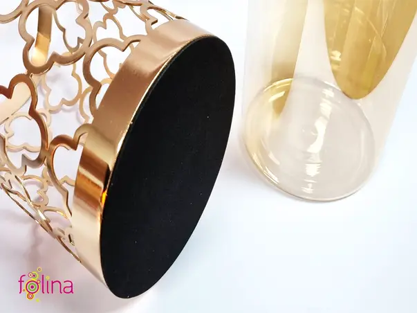 vaza aurie decorativa pentru flori sau lumanari