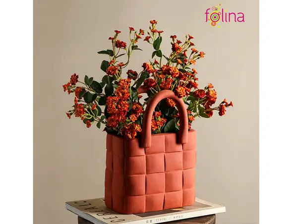 vaza ceramica maro teracota in forma de geanta