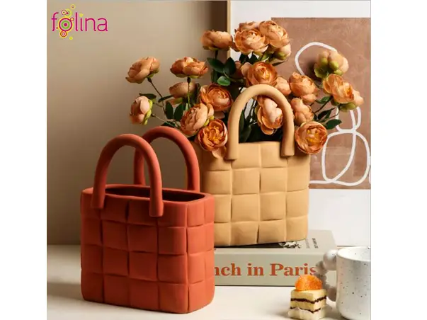 vaza pentru flori in forma de geanta