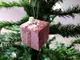 ornament-plusat-roz-cutie-cadou-2239