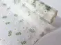 Folie protecţie sertare, PVC semitransparent cu flori albe, material impermeabil, rolă de 50 cm x 5 metri