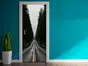 Autocolant uşă Stradă prin pădure, Folina, model cu peisaj, dimensiune autocolant 92x205 cm