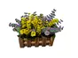 Decoraţiune cu flori artificiale mov şi galbene, în cutie din lemn maro