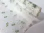 Folie protecţie sertare, PVC semitransparent cu flori albe, material impermeabil, rolă de 50 cm x 5 metri