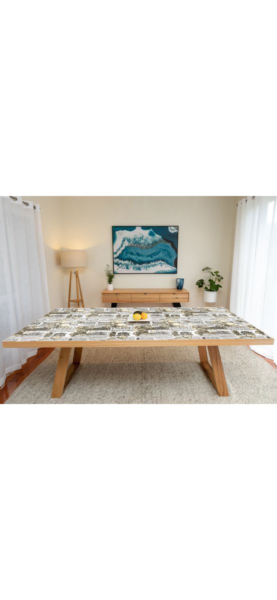 Autocolant blat masă, model ziar cu flori albe, 100 x 100 cm, racletă inclusă