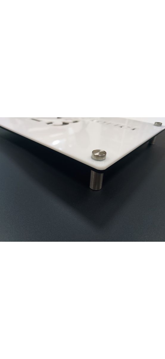 Plăcuţă 3D cu număr și/sau adresă casă, din plexi alb și negru, cu text personalizat