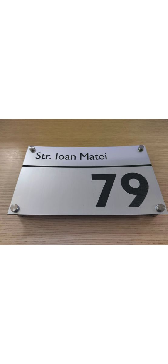 Plăcuţă cu număr și/sau adresă casă, din bond argintiu mat, cu text personalizat gravat