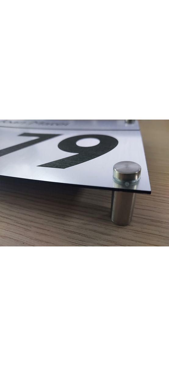 Plăcuţă cu număr și/sau adresă casă, din bond argintiu mat, cu text personalizat gravat