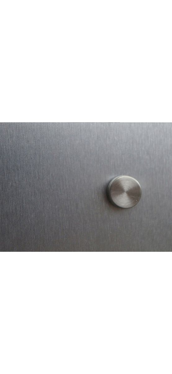 Plăcuţă număr casă, din bond argintiu mat, personalizată prin gravare, cu 4 distanțiere incluse