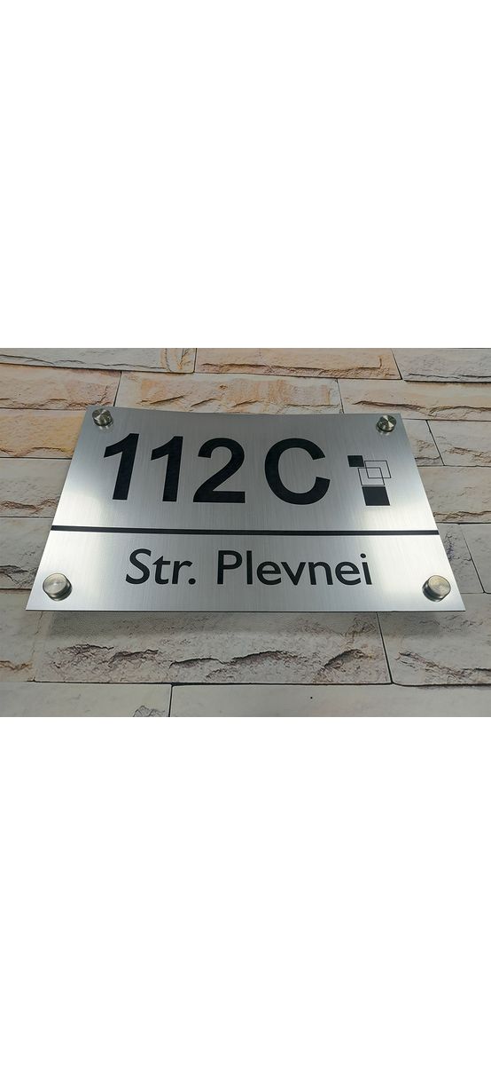 Plăcuţă cu număr și/sau adresă casă, din bond argintiu mat, cu text personalizat gravat