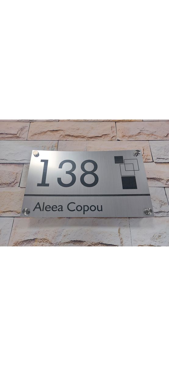 Plăcuţă cu număr și/sau adresă casă, din bond argintiu mat, cu text personalizat gravat