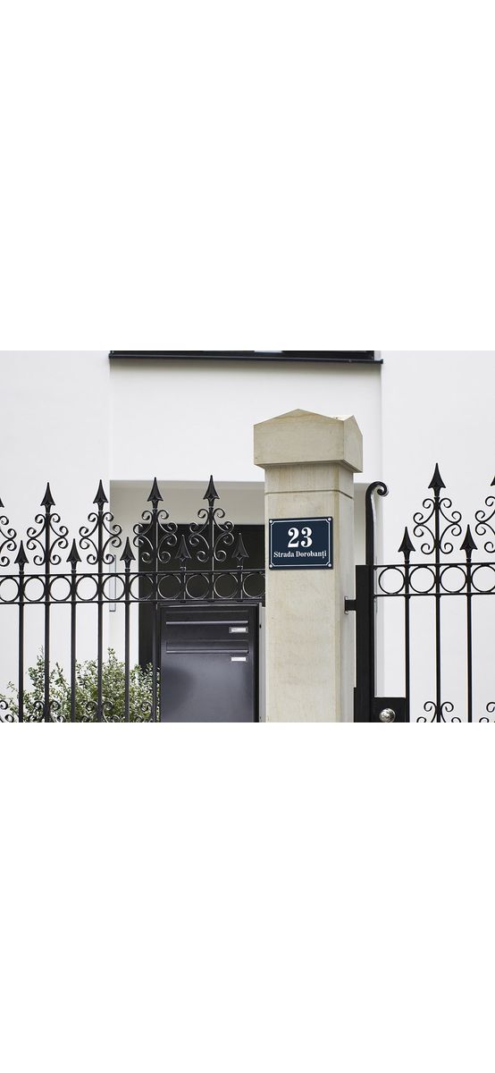 Plăcuță adresă model clasic, din bond sau acril cu 8 variante de culori, cu text personalizat
