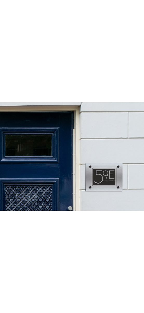Plăcuță adresă model modern, din bond argintiu sau auriu, cu text personalizat