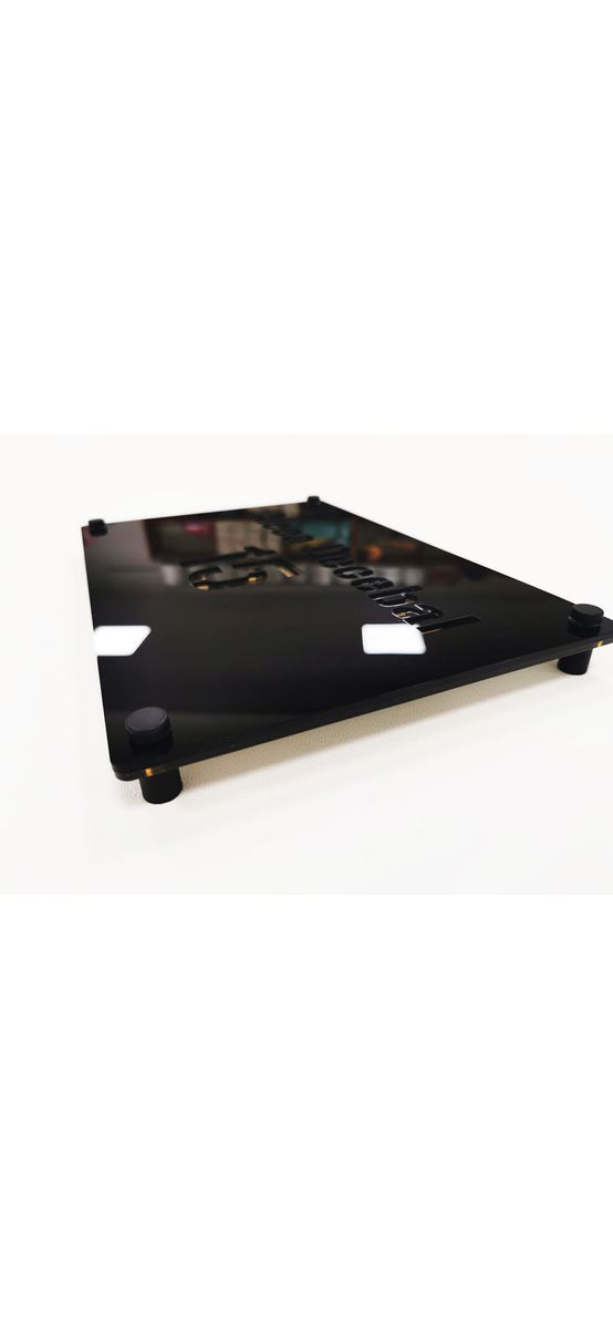Plăcuţă 3D cu număr și/sau adresă casă, din plexi negru și auriu, cu text personalizat