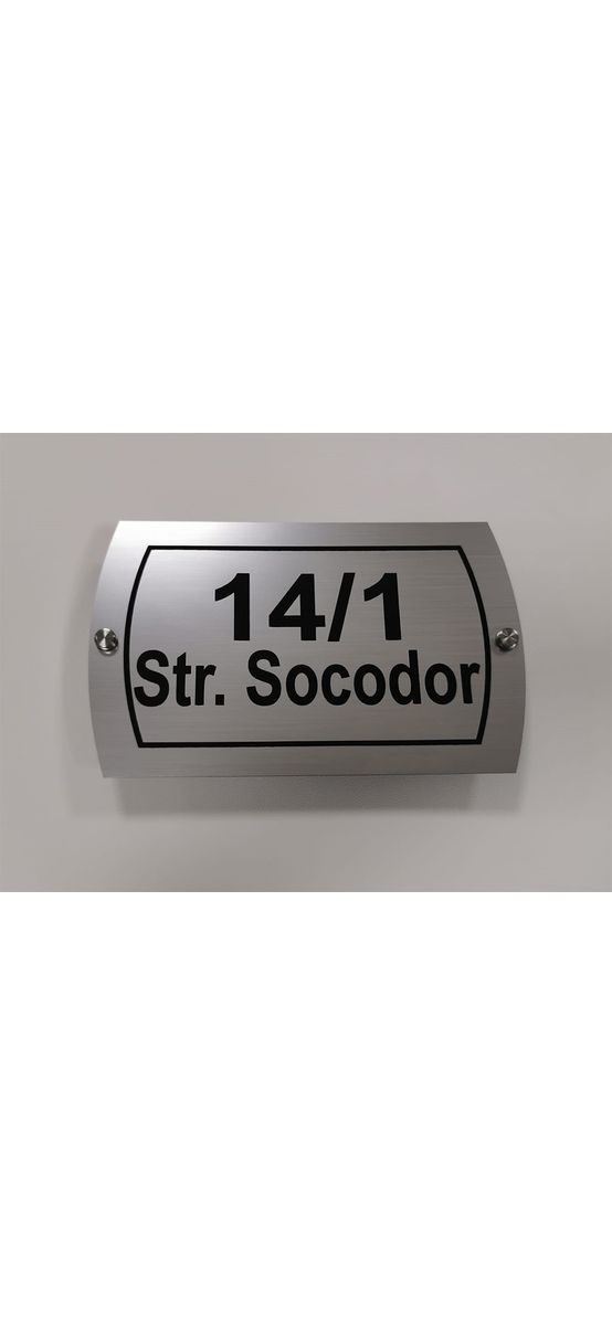 Plăcuţă nume și număr stradă, din bond argintiu mat, cu text personalizat prin gravare, modele diverse