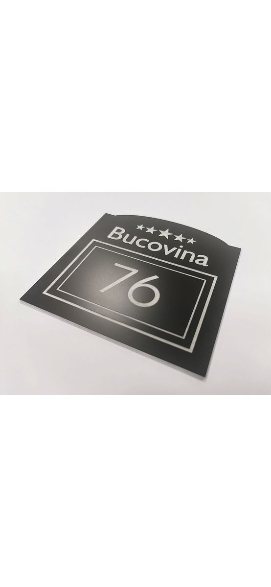 Plăcuță număr model Primo, din acril colorat, cu text personalizat