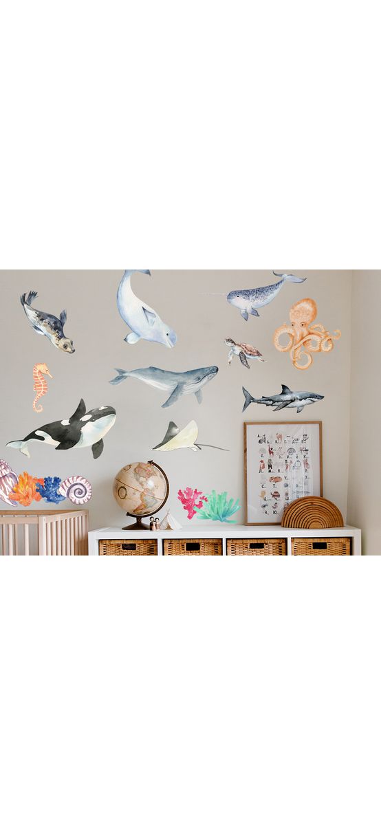 Set 23 stickere Waterworld, decoraţiune cu pești colorați și corali pentru camera copiilor, planșă de 120x120 cm, racletă de aplicare inclusă.