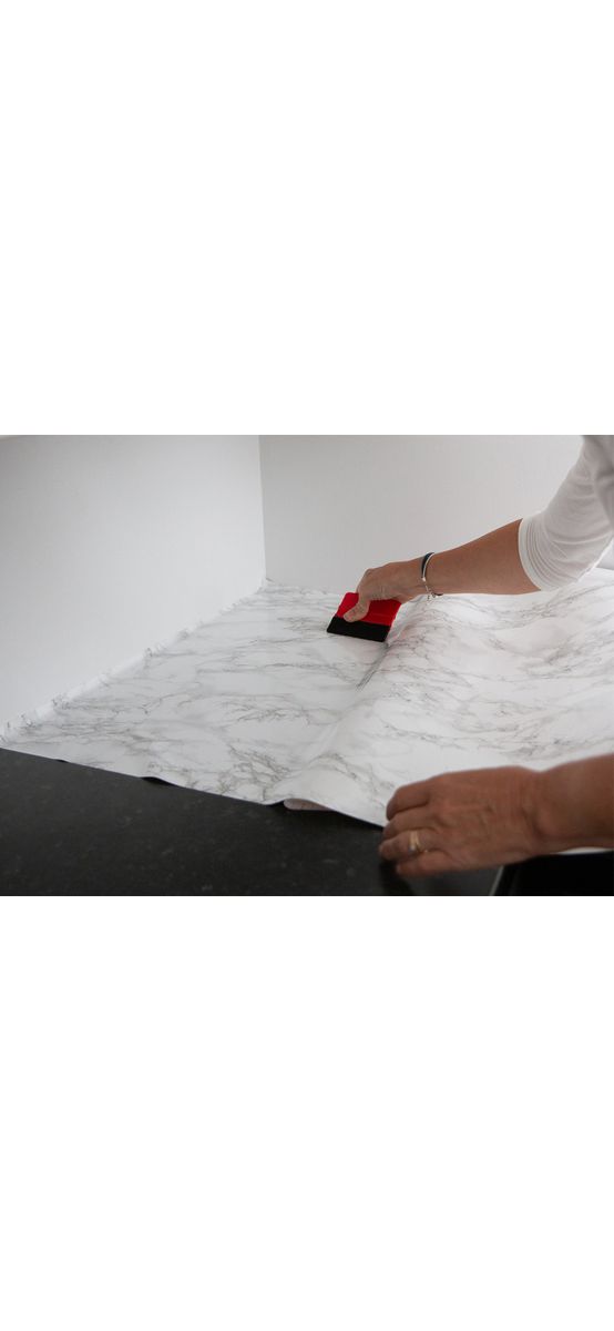 Autocolant mobilă imitaţie marmură Marmi Grau, d-c-fix, aspect lucios, rolă de 90x500 cm, cu racletă şi cutter