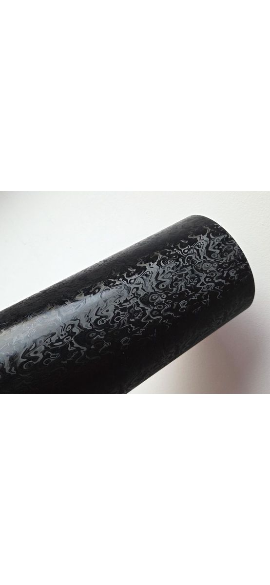 Folie auto neagră texturată, Forged Carbon Fiber model fluid embosat – pentru tuning auto/moto – rolă 75×200 cm