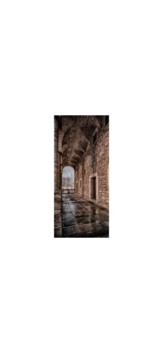 Autocolant uşă Casa Dosoftei, Folina, model cu peisaj, dimensiune autocolant 92x205 cm