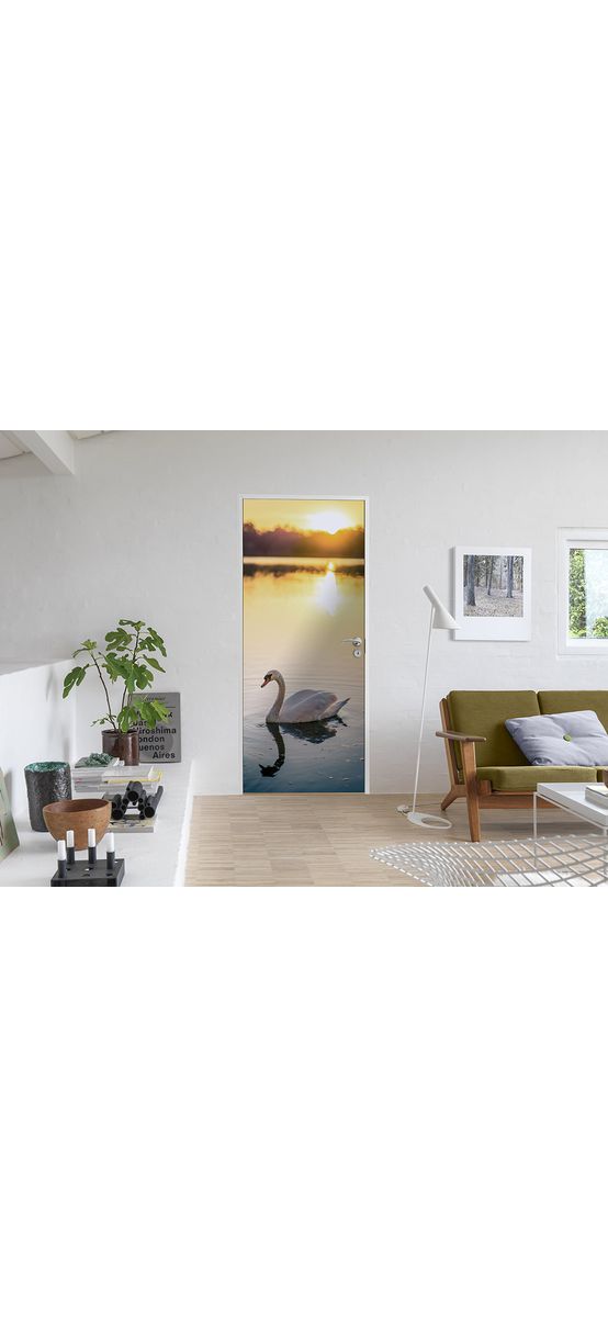 Autocolant uşă Lebădă pe apă, Folina, model multicolor, dimensiune autocolant 92x205 cm