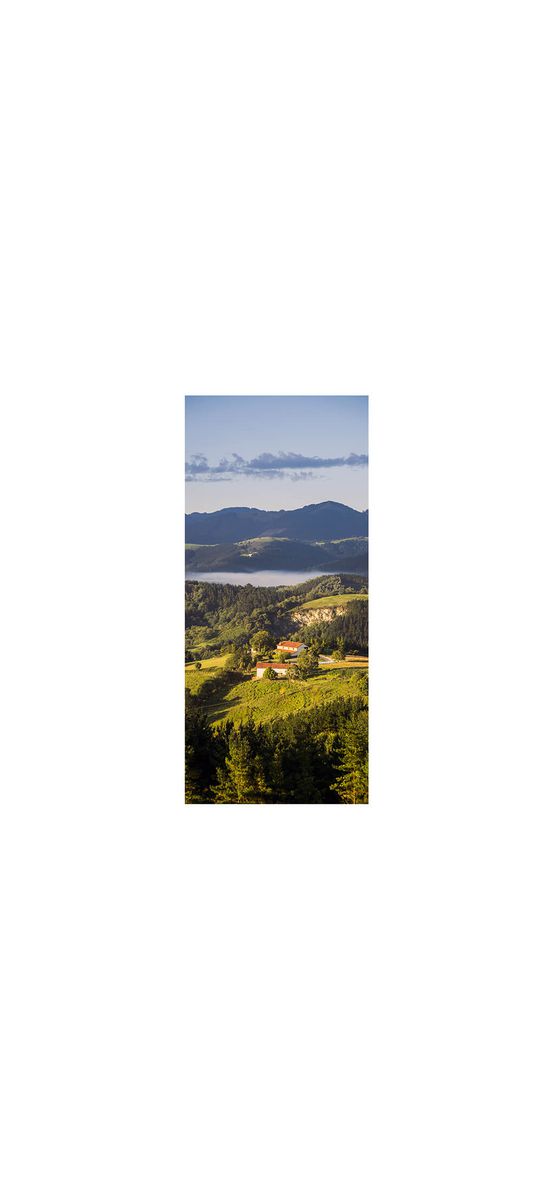 Autocolant uşă Peisaj montan, Folina, model multicolor, dimensiune autocolant 92x205 cm