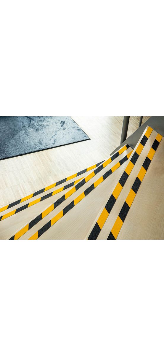 Bandă antialunecare, antiderapantă,  autoadezivă cu granulație grosieră, culoare negru cu galben, ideală pentru scări și podele, rolă 5 cm x 5 m