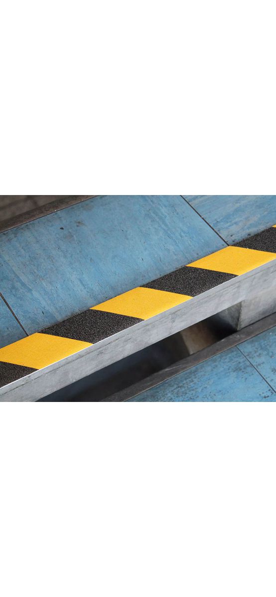 Bandă antialunecare, antiderapantă,  autoadezivă cu granulație grosieră, culoare negru cu galben, ideală pentru scări și podele, rolă 5 cm x 5 m