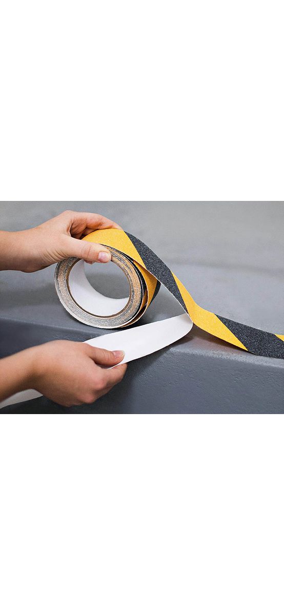 Bandă antialunecare, antiderapantă,  autoadezivă cu granulație grosieră, culoare negru cu galben, ideală pentru scări și podele, rolă 5 cm x 5 m