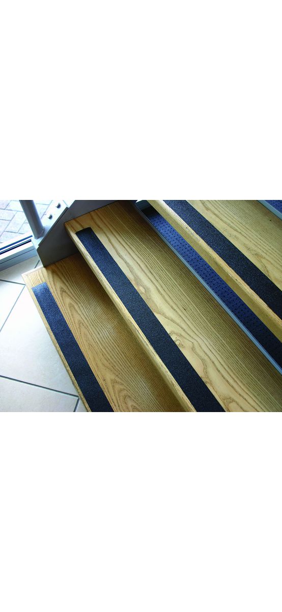 Bandă antialunecare, antiderapantă,  autoadezivă cu granulație grosieră, culoare neagră, ideală pentru scări și podele, rolă 5 cm x 5 m