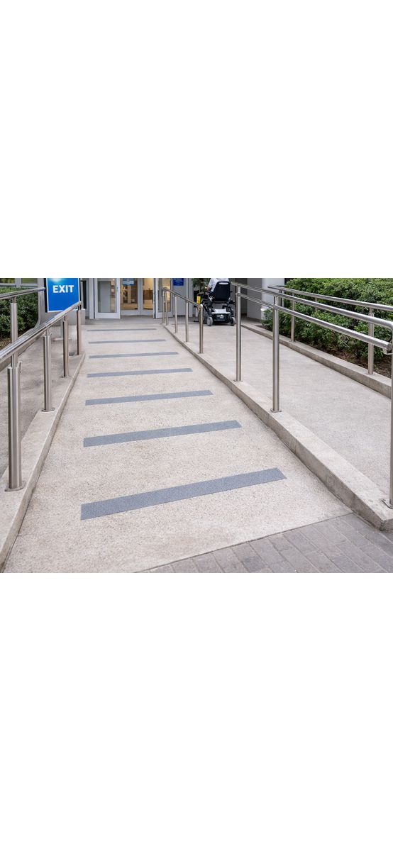 Bandă antiderapantă gri, textură confortabilă 5 cm x 5 m