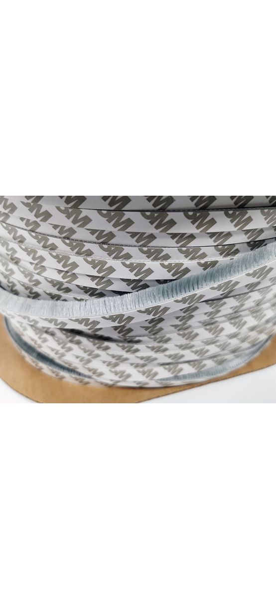 Bandă autoadezivă tip perie, pentru etanșare ferestre, uși glisante, dressing-uri, rolă de 200m