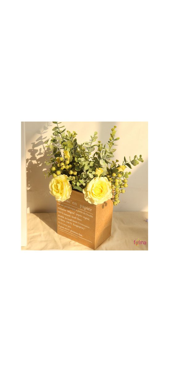 Buchet flori artificiale cu trandafiri galbeni şi plante eucalipt, 38 cm înălţime