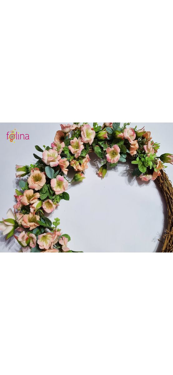 Coroniţă decorativă, Folina, din nuiele cu flori artificiale roz pal, 40 cm