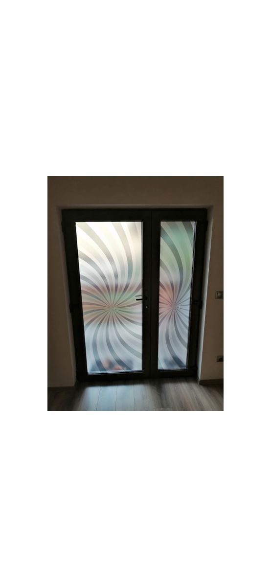 Folie geam autoadezivă Cresta, Folina, efect de sablare, model geometric gri, rolă de 100x210 cm