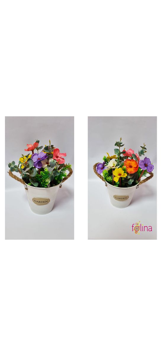 Găletuşă decorativă albă, cu flori artificiale multicolore, 25 cm înălţime